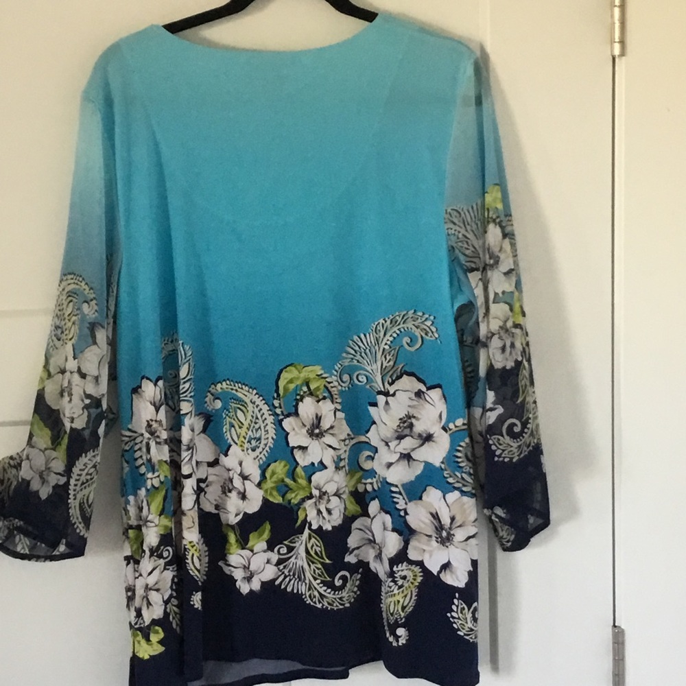 JM Collection Ladies/Women’s Top size 1X. Beautiful blues, Polyester & Spandex - Picture 3 of 8